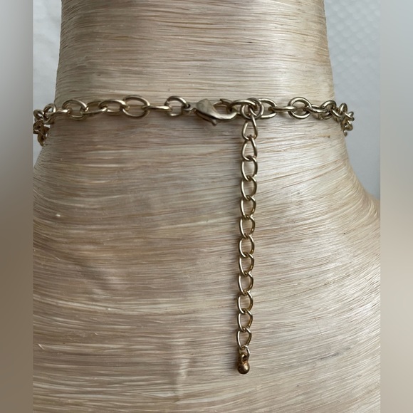 🔥LAST CHANCE🔥 Necklace extends to 20 inches. Reflective yellow and gold plastic. - Picture 3 of 4